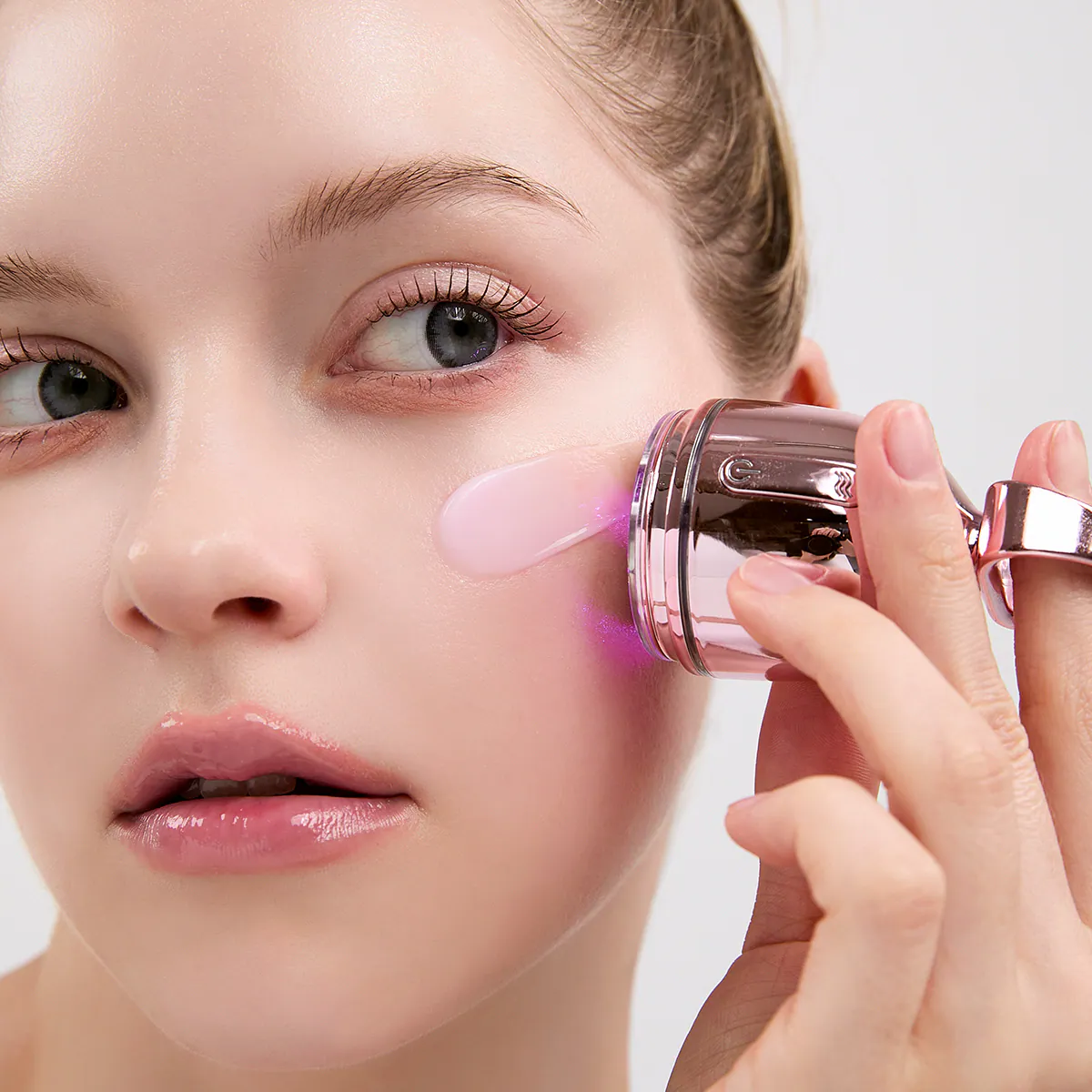 ست کرم و دستگاه هایفو رتینول مدی تراپی Meditherapy Filligio Pink Retinol Volume Cream & EMS Device Set ست کرم و دستگاه هایفو رتینول مدی تراپی Meditherapy Filligio Pink Retinol Volume Cream & EMS Device Set