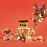 اسکراب شکری بدن ماکادمیا کوندال KUNDAL MACADAMIA & SUGAR BODY SCRUB